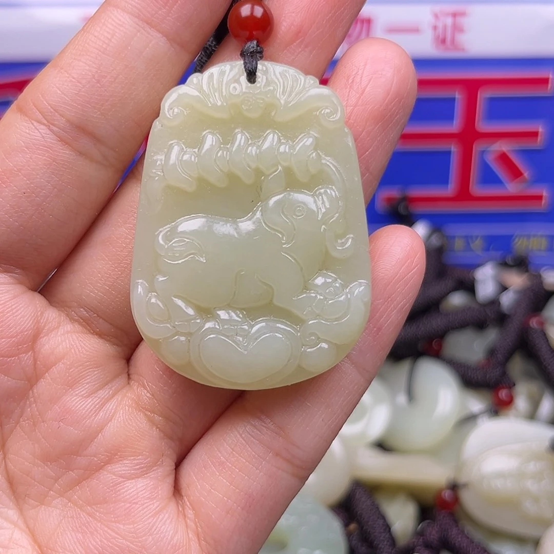 颈饰未镶嵌和田玉