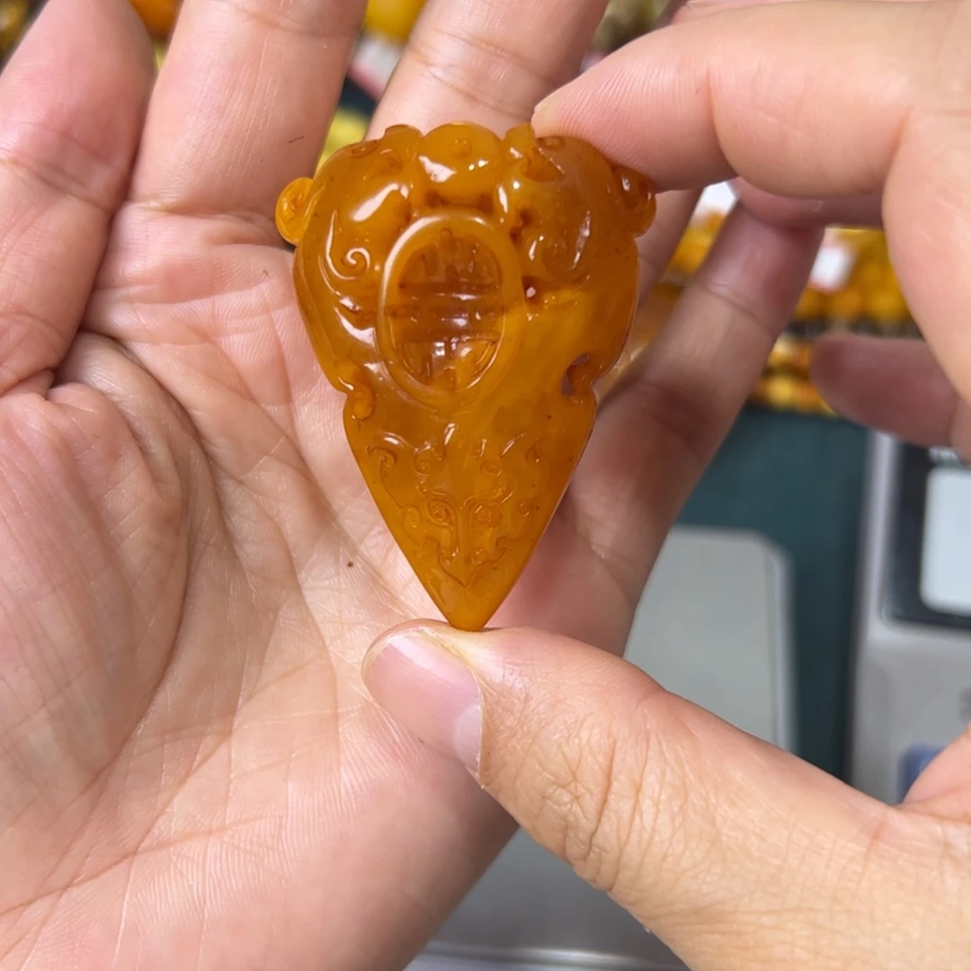 未镶嵌琥珀珠宝奇石994