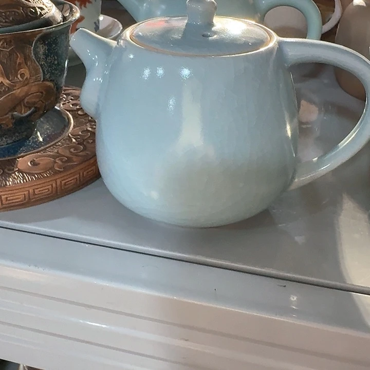 主人杯一个，瓷。。品茗