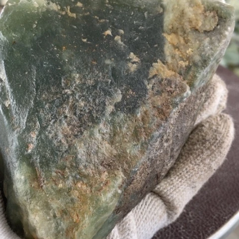 【闪购商品】蛇纹石玉未镶嵌原石美*堂