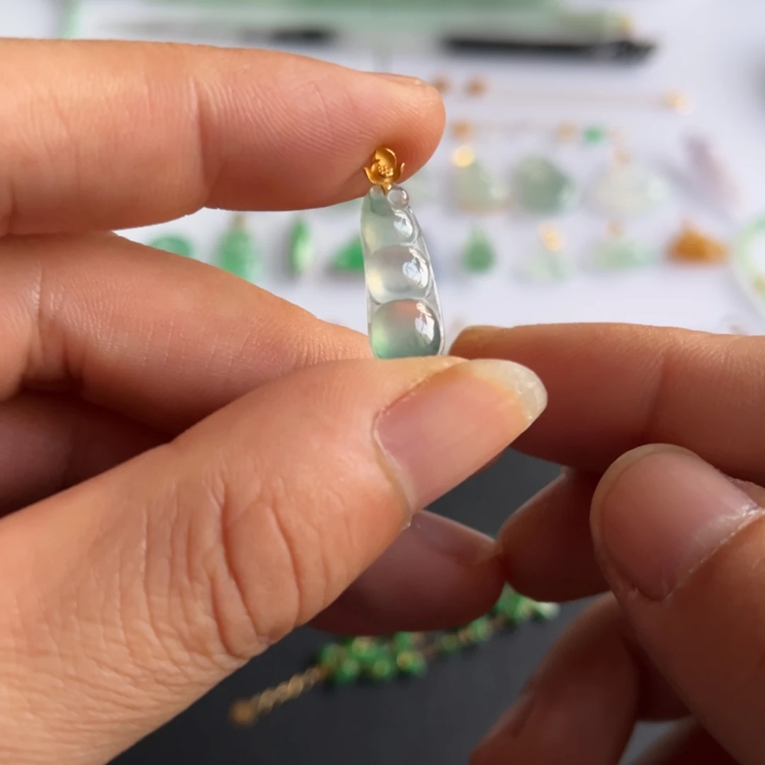 翡翠18K金镶嵌颈饰福利