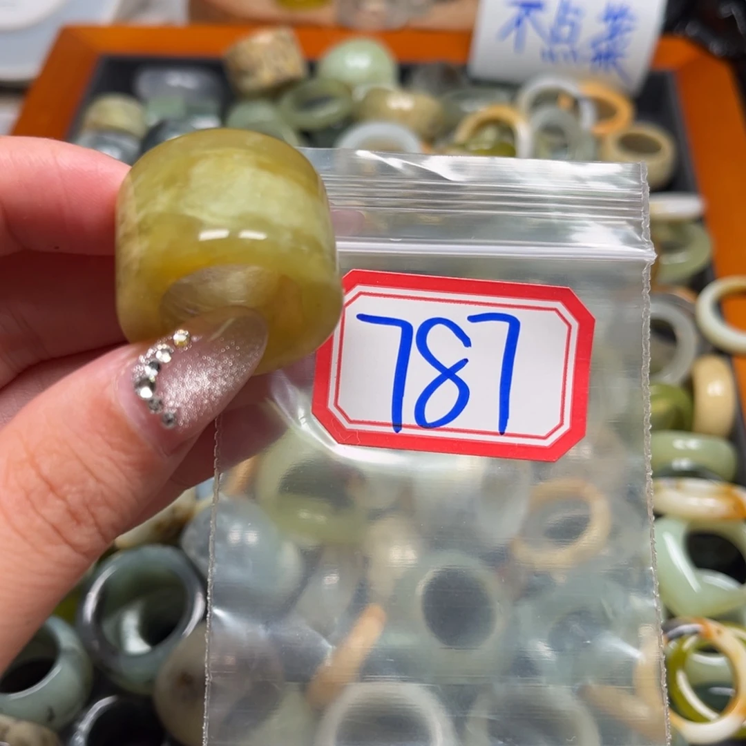 香***味蛇纹石玉未镶嵌珠宝奇石