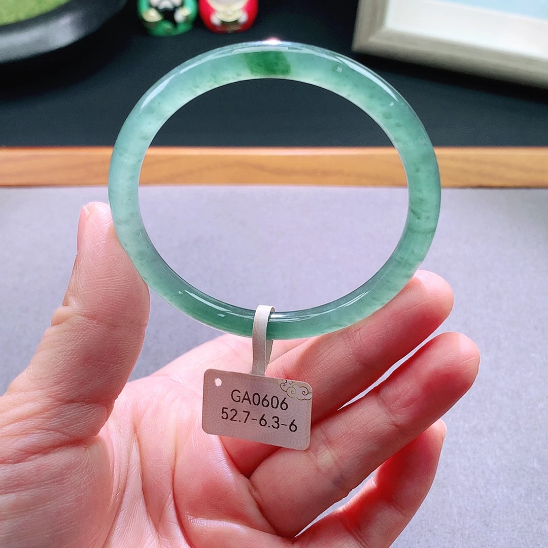 翡翠手镯未镶嵌天然翡翠手镯