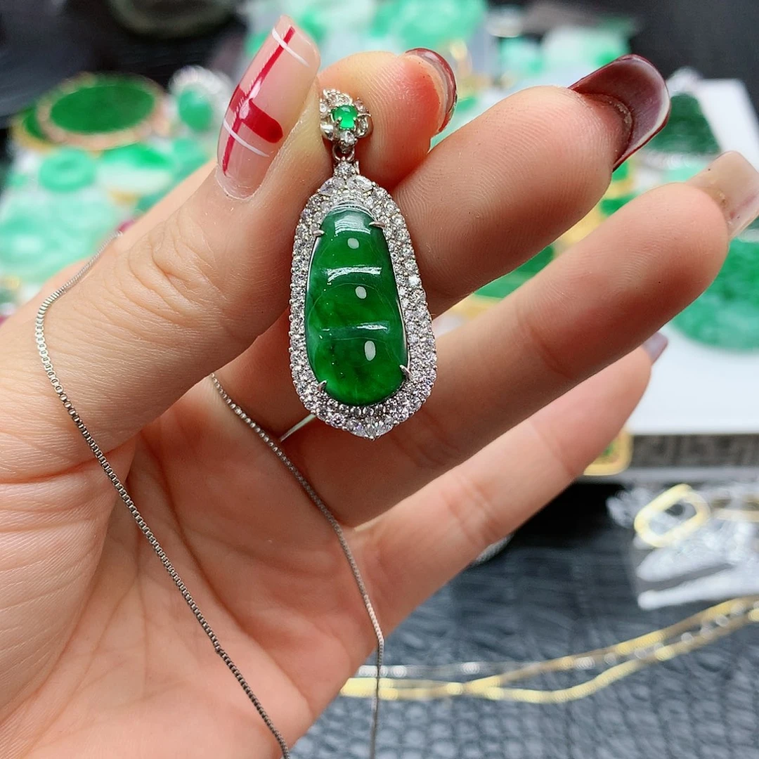 【闪购商品】翡翠吊坠(赠链)银S925镶嵌