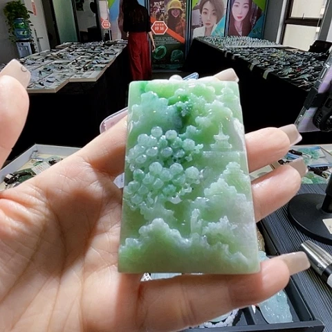 颈饰未镶嵌翡翠一个
