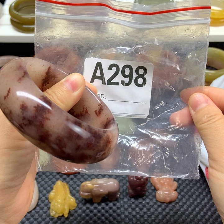 未镶嵌手镯石英质玉小**?