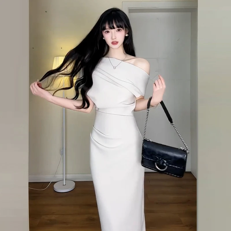 法式斜肩荡领不规则连衣裙女夏季新款设计感收腰气质露肩包臀长裙