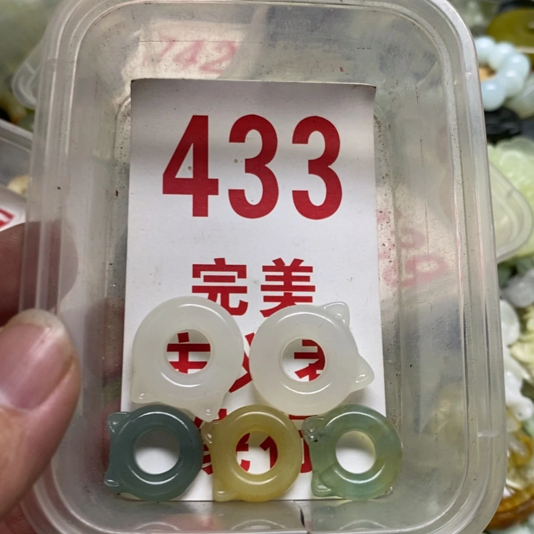 蛇纹石玉吊坠未镶嵌