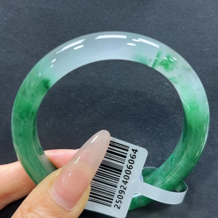 石英质玉（非洲翠）未镶嵌手镯