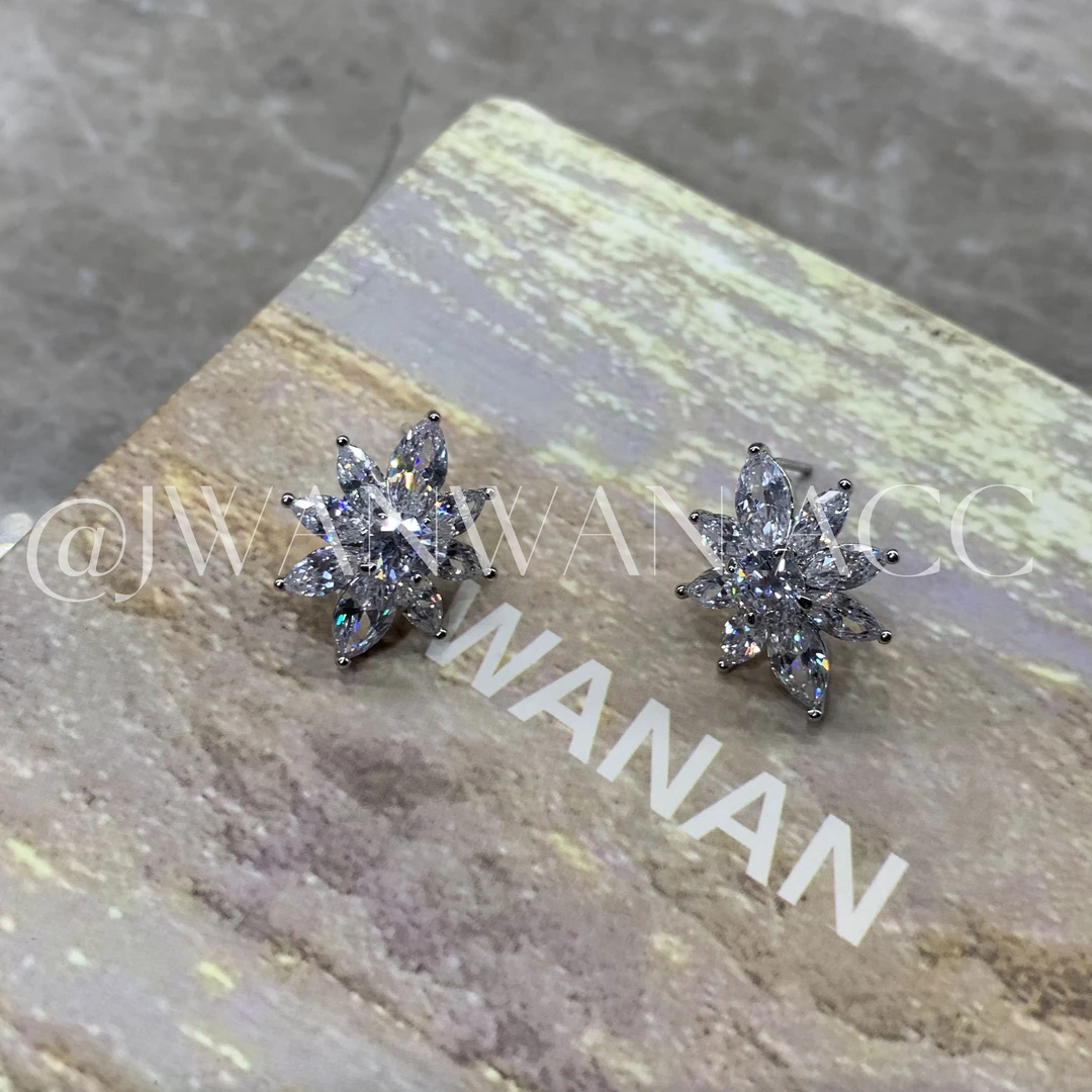 铜合金锆石耳饰 冬季恋歌.雪花冰晶轻奢耳钉01ED2718AN