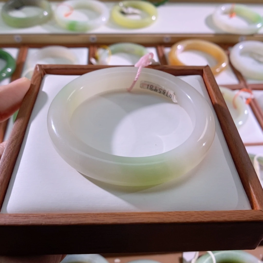【闪购商品】未镶嵌手镯和田玉（翠青玉）龙****）
