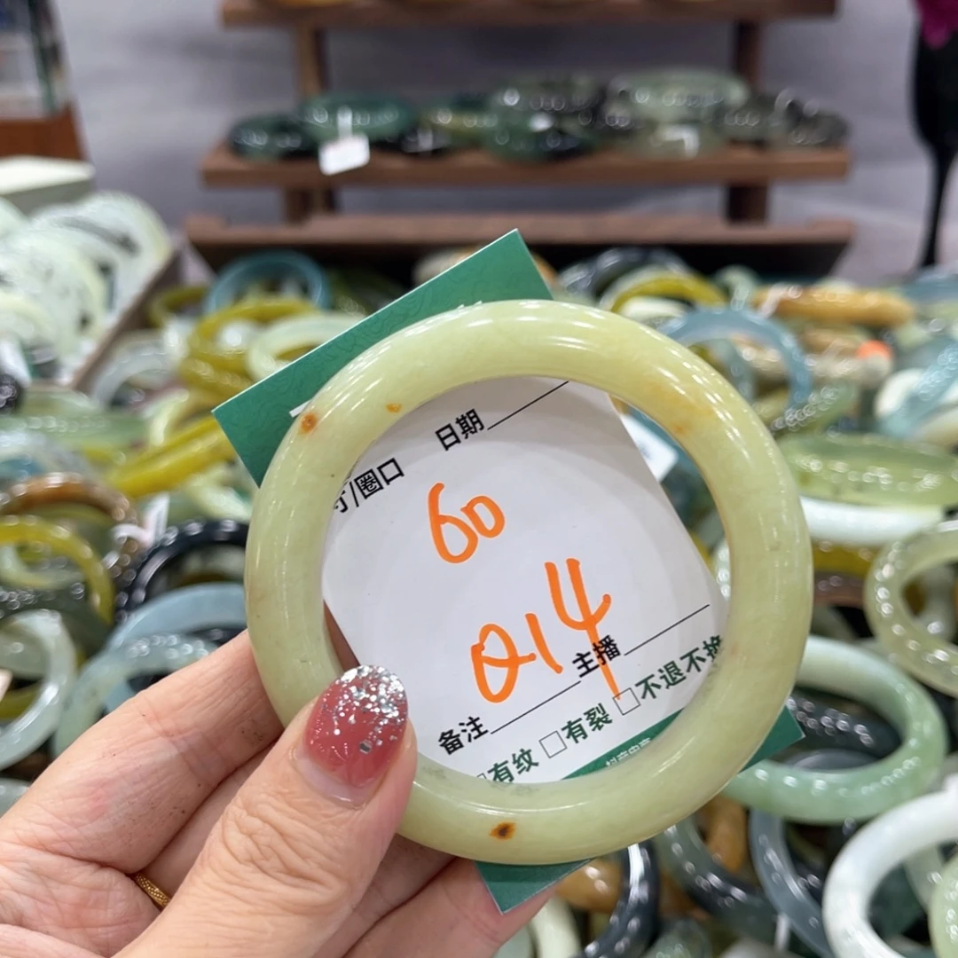 蛇纹石玉未镶嵌手镯手镯
