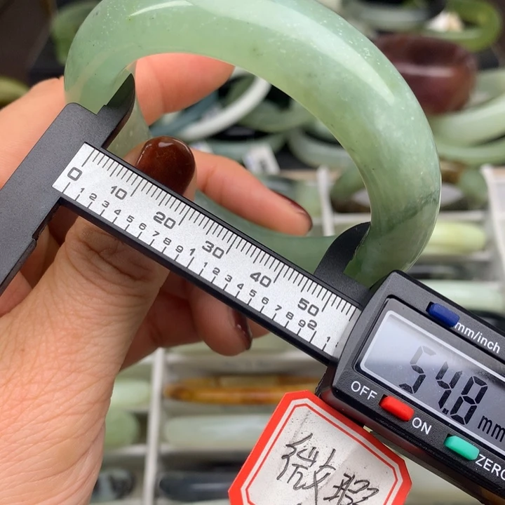 蛇纹石玉未镶嵌手镯600