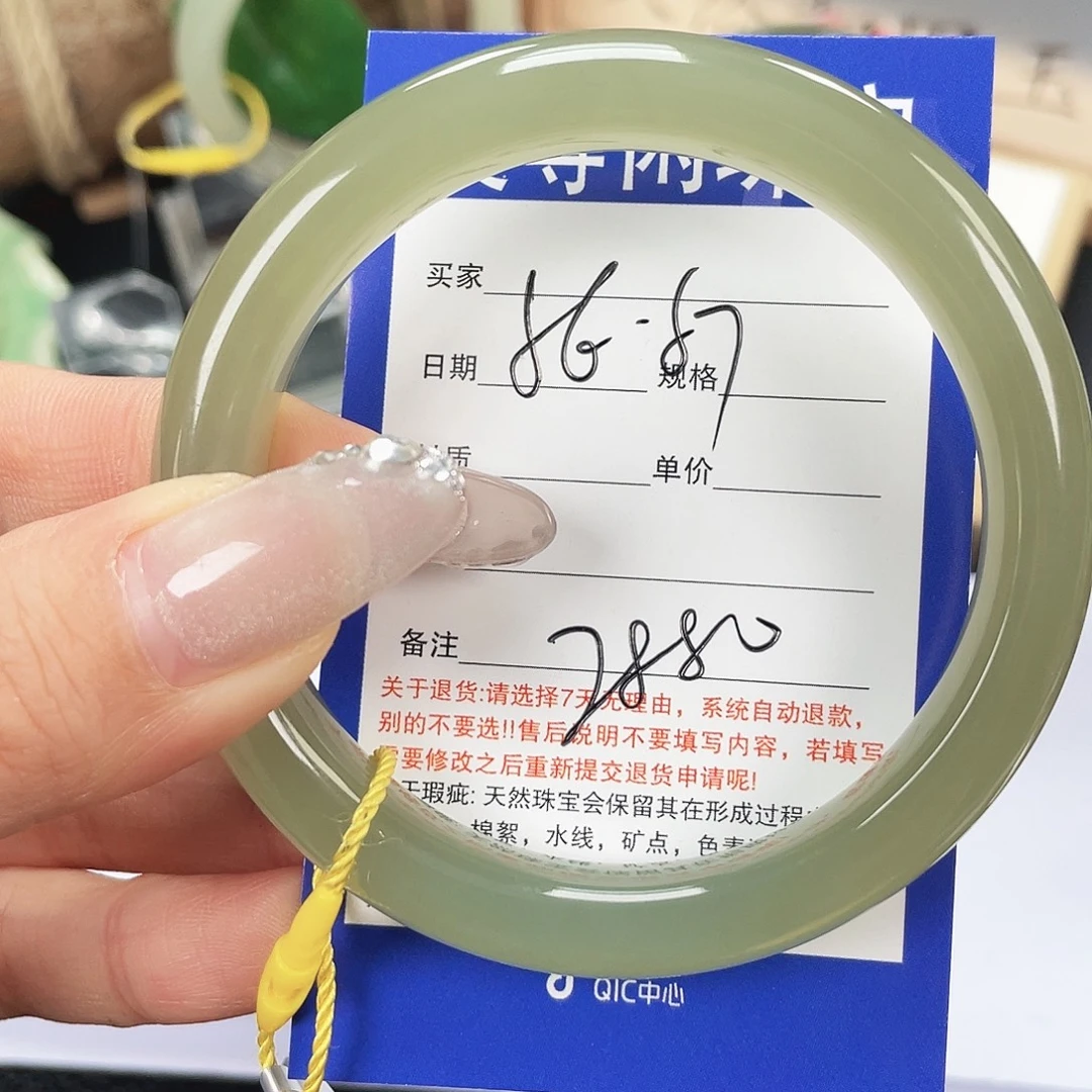 和田玉未镶嵌手镯