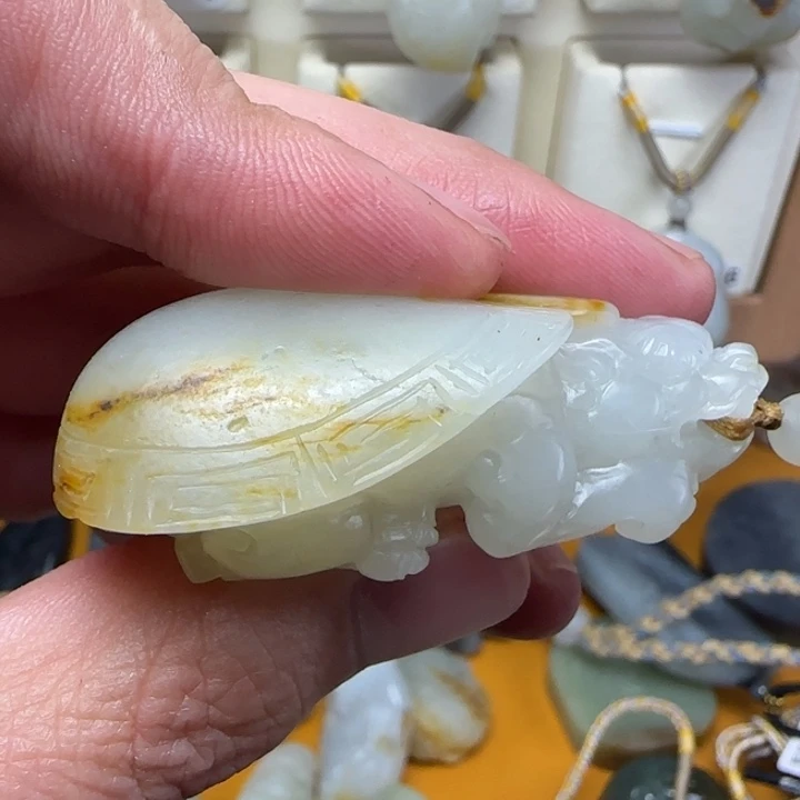 T***n和田玉未镶嵌颈饰