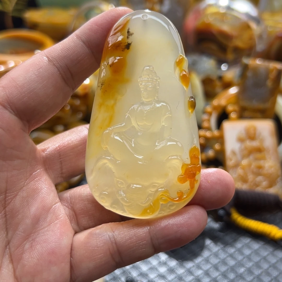 颈饰未镶嵌石英质玉