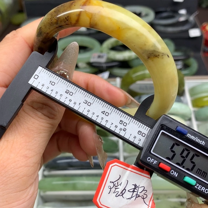 蛇纹石玉未镶嵌手镯675