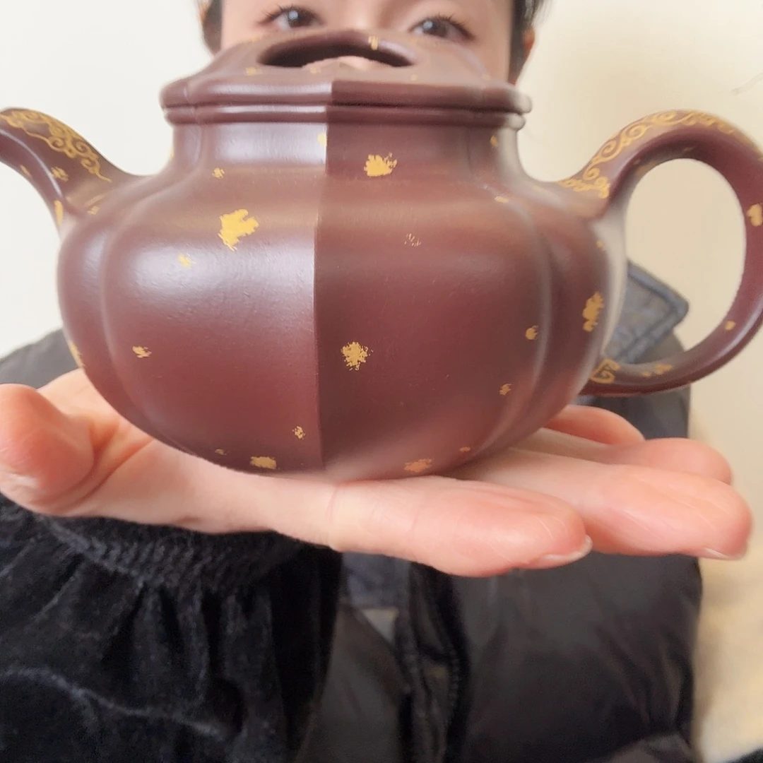 紫砂茶壶牛盖莲韵紫朱泥