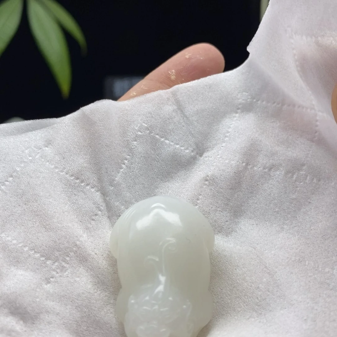 和田玉未镶嵌颈饰饿***疼