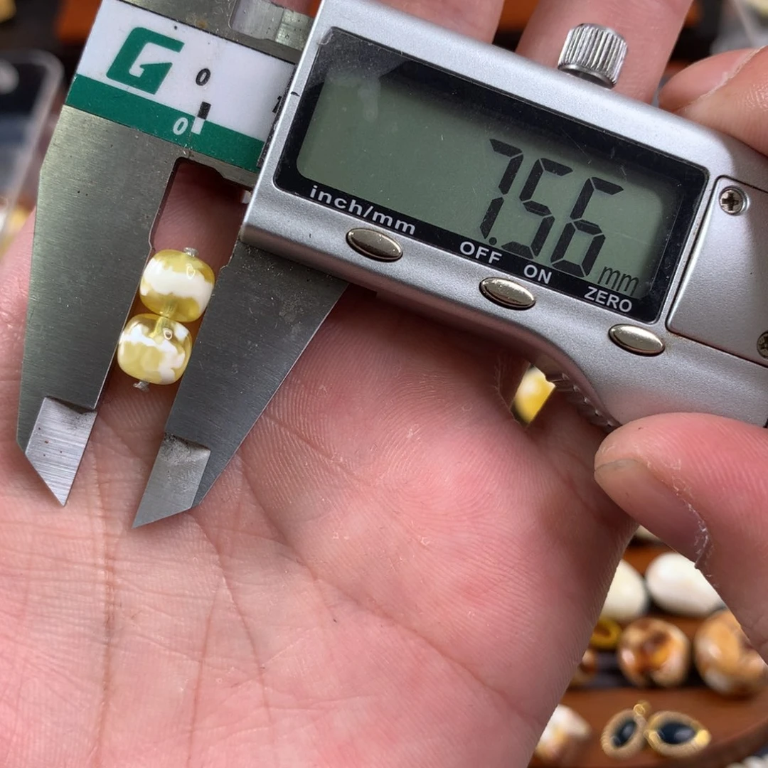 未镶嵌琥珀珠宝奇石