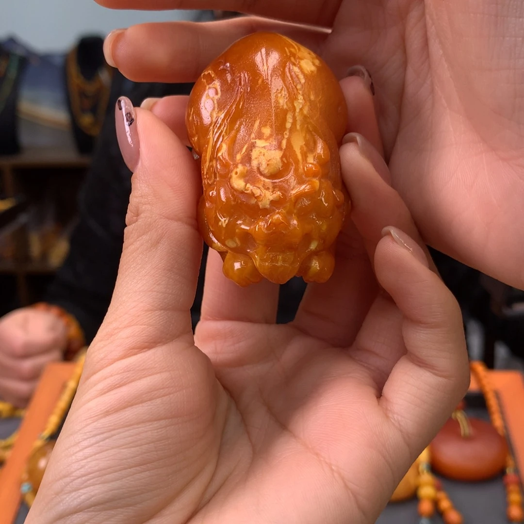 蜜蜡颈饰未镶嵌貔貅