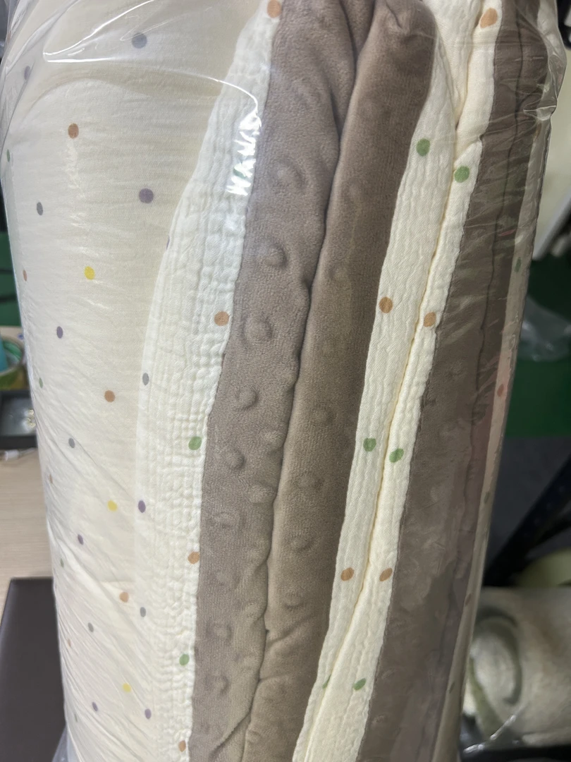 全棉双层纱豆豆被 A面：全棉皱皱纱布 B面：高克重豆豆被  双人被