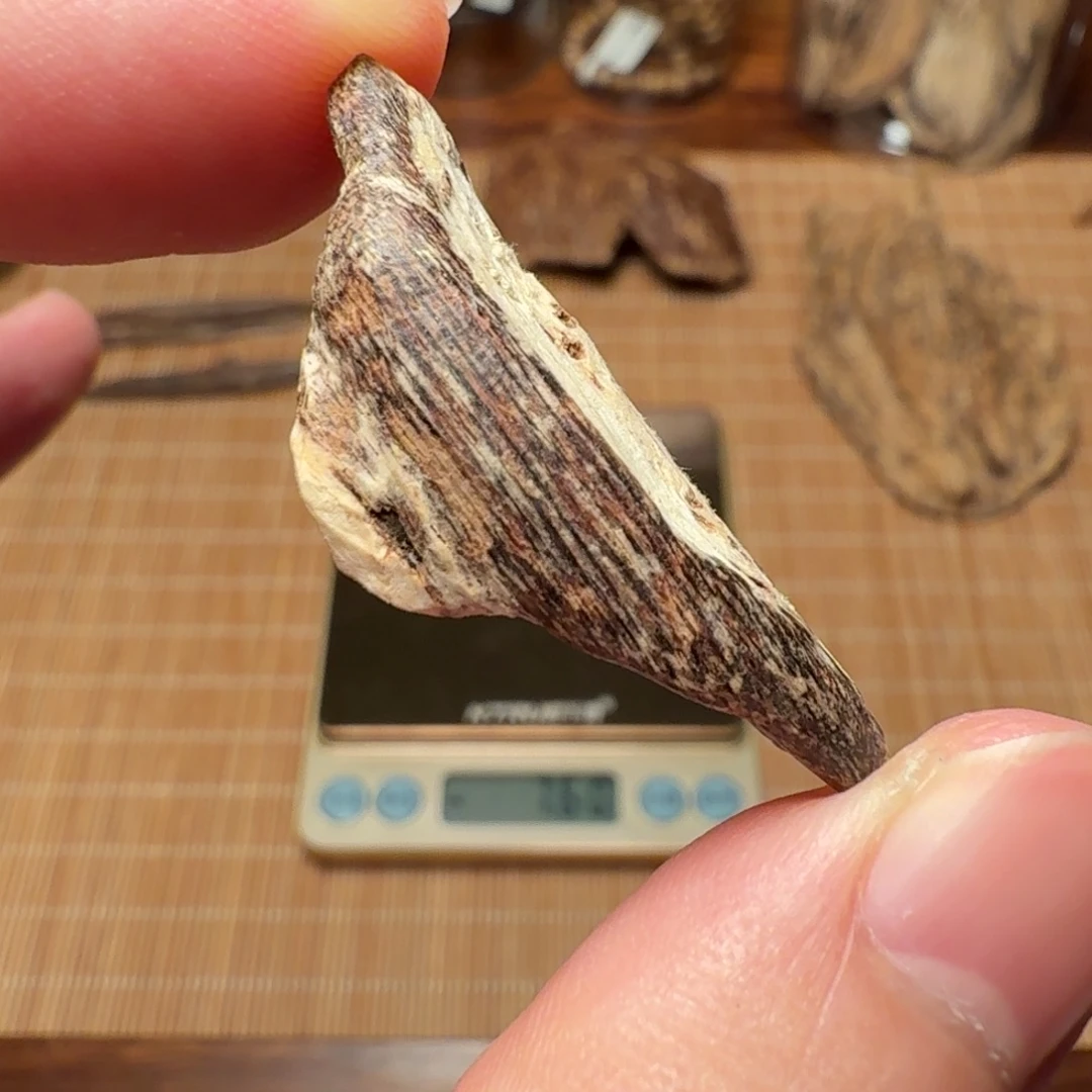 沉香海南黄油格瓜子