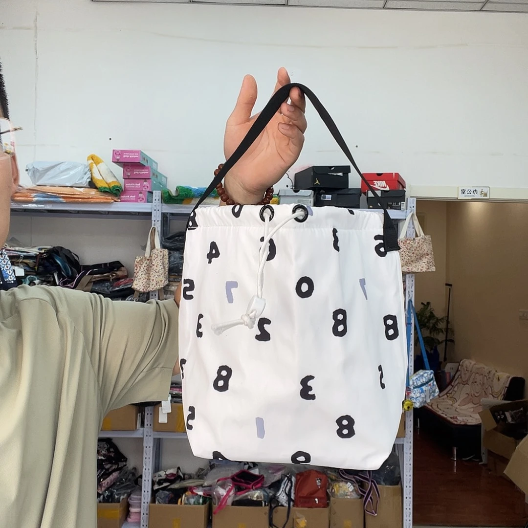 PU化妆包等产品和产品