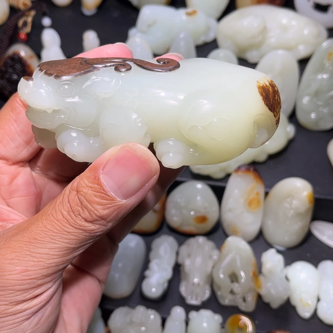 聽***生和田玉未镶嵌颈饰