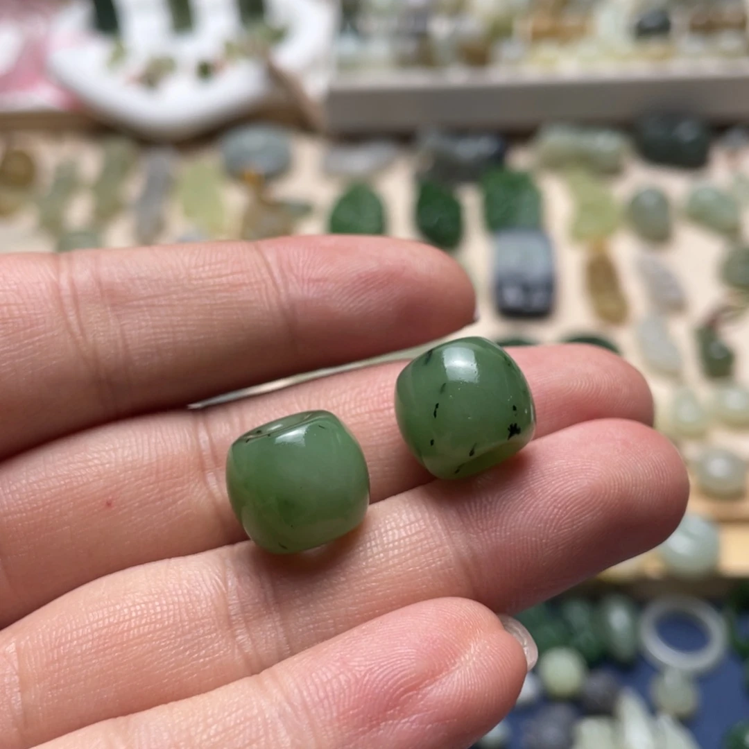 和田玉未镶嵌颈饰一个