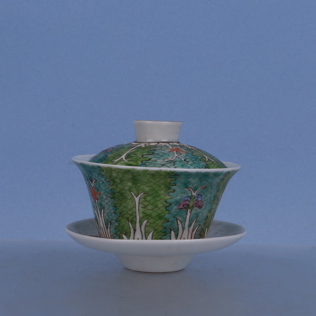 Lot32  清  粉彩百财纹盖碗