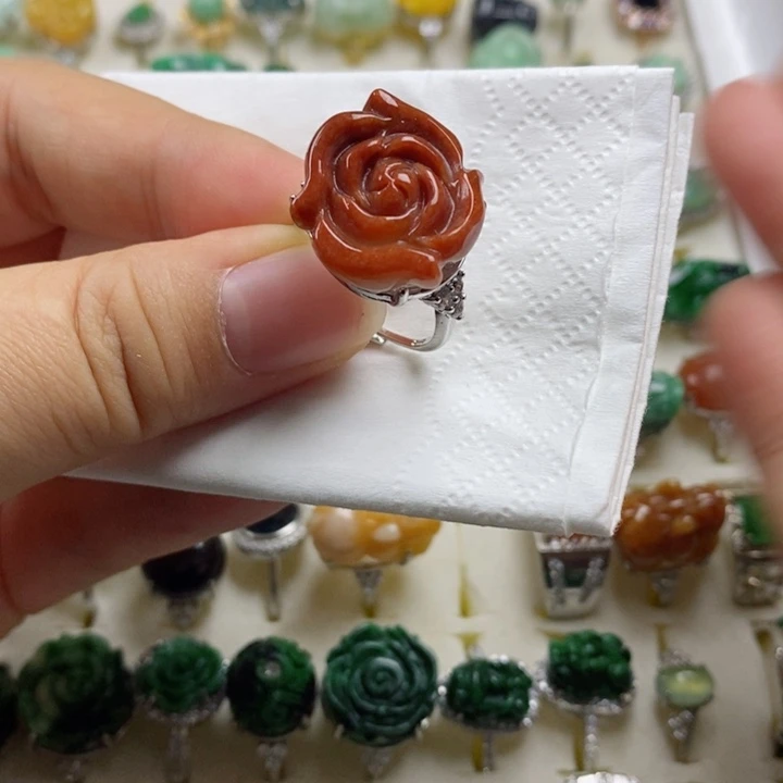 翡翠吊坠(赠链)未镶嵌