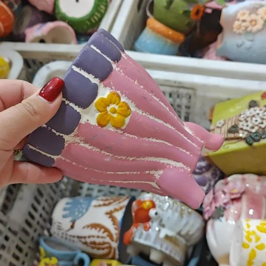 当场拍满15元发货不凑不发，花盆盆口不方不圆有针孔黑点是正常的，