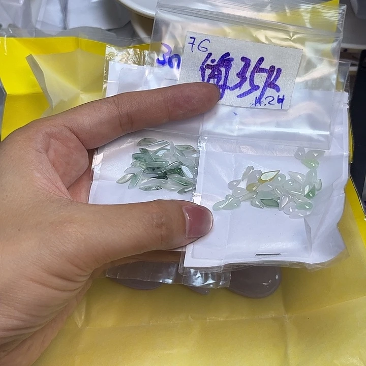 馨***儿定制翡翠未镶嵌不