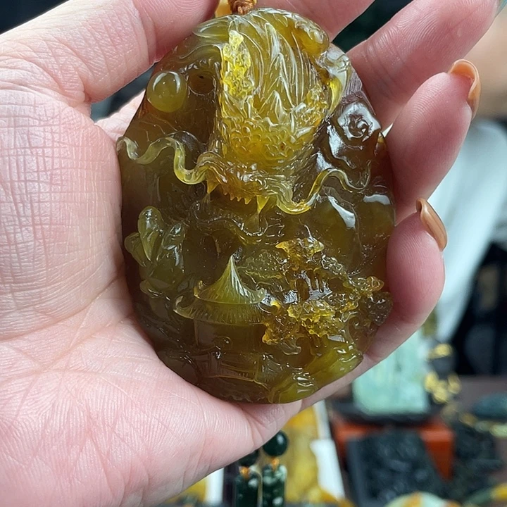 蛇纹石玉未镶嵌颈饰