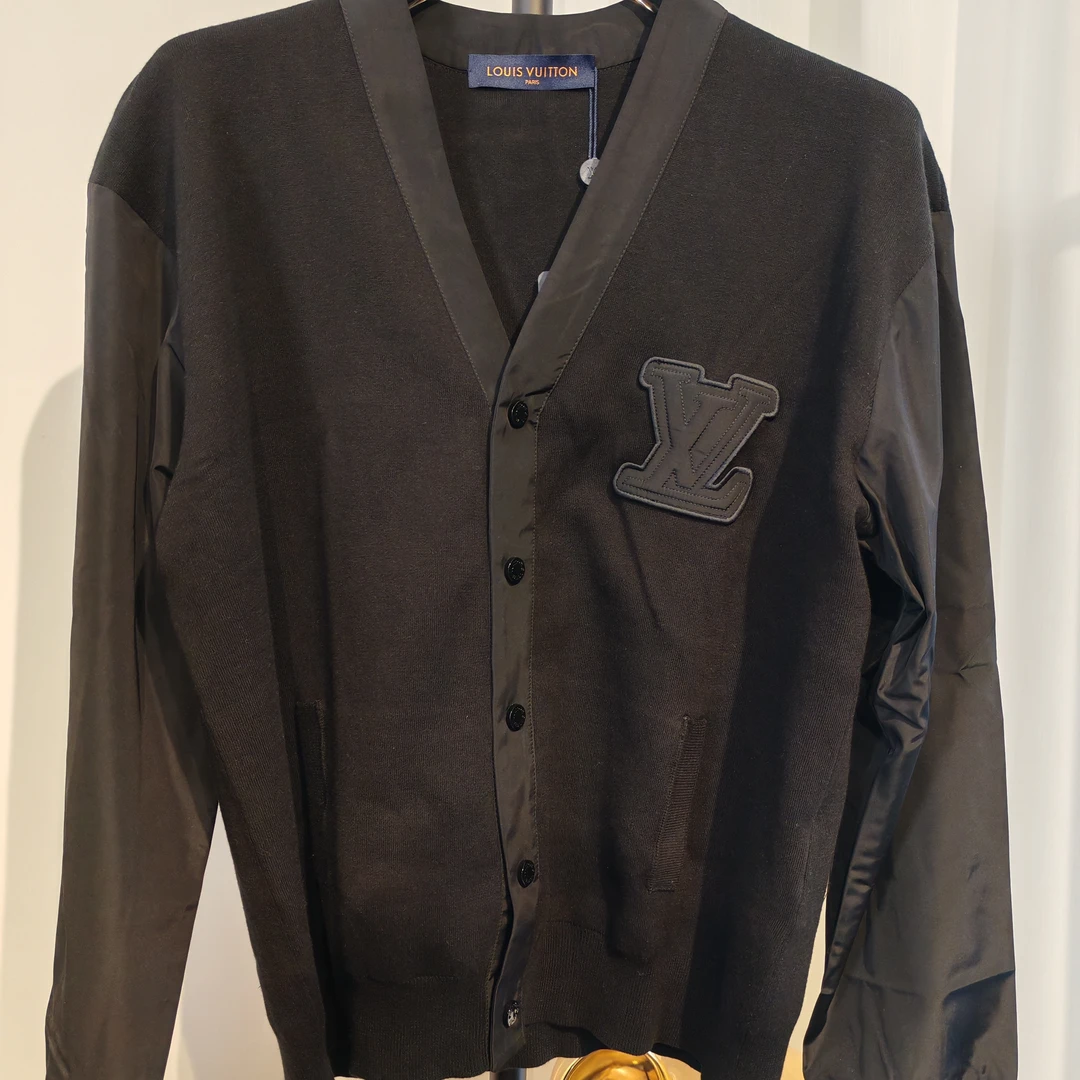99新 LouisVuitton/路易威登 时尚拼接开衫  119