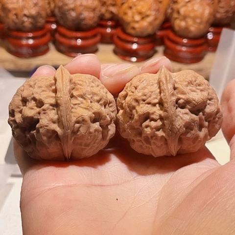 把件文玩核桃玉龙金蟾带彩42左右