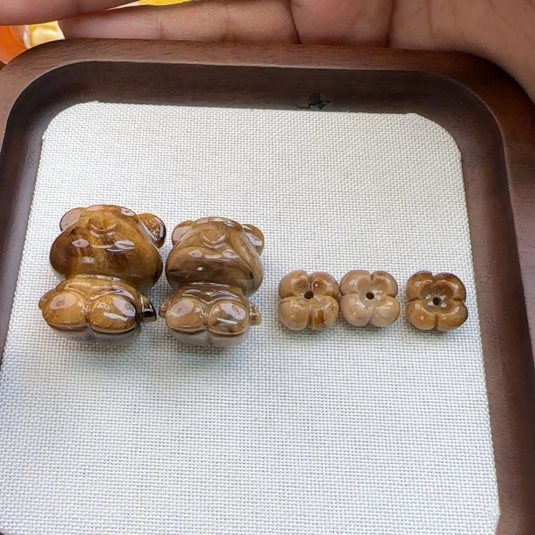 琥珀颈饰未镶嵌琥珀