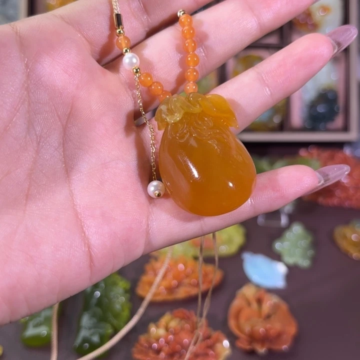 未镶嵌蛇纹石玉颈饰财****?