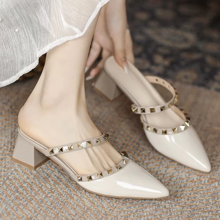 真软皮凉鞋女夏2025年新款铆钉粗跟中跟设计感法式包头半拖高跟鞋