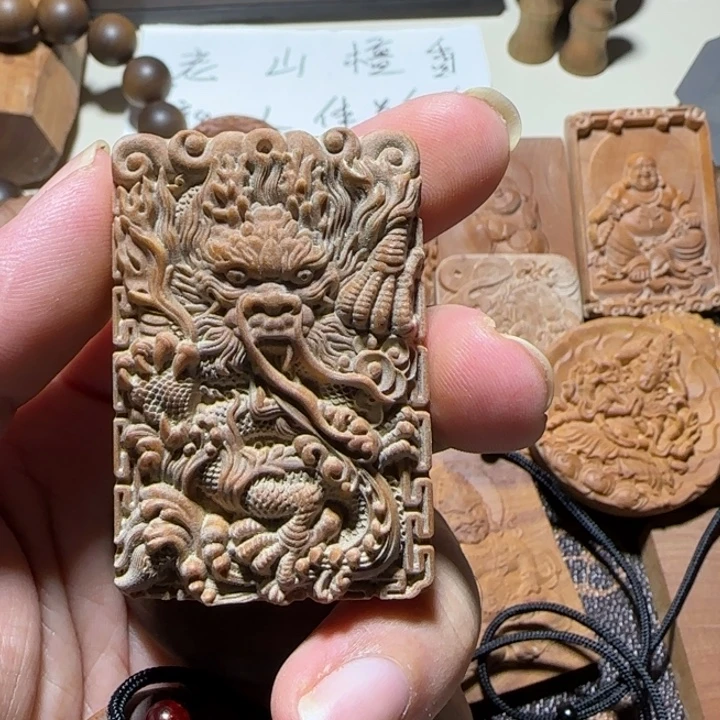 富***华老山檀香461雕刻龙牌奶香