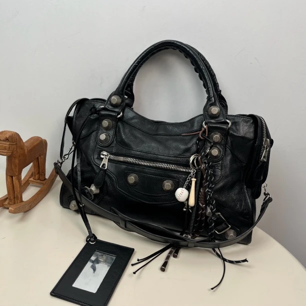 95新 Balenciaga/巴黎世家 蓝黑色菠萝钉中号机车单肩斜挎包