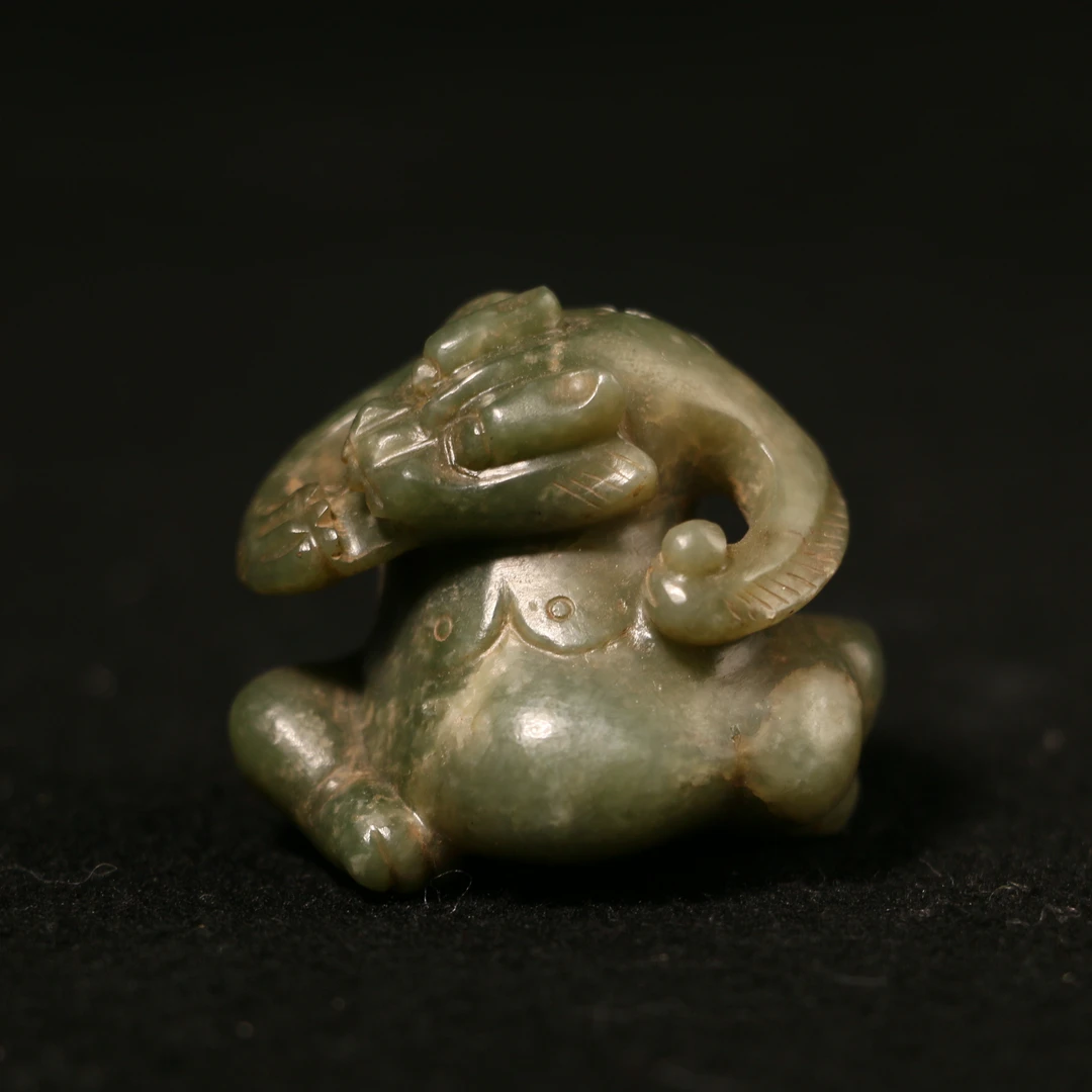 21A2   明   和田玉瑞兽摆件