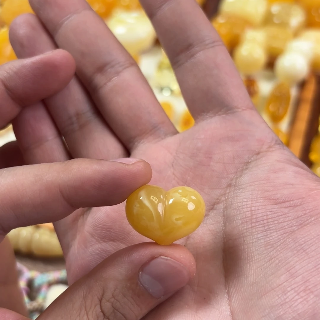 依****蜜蜡未镶嵌裸石爱心