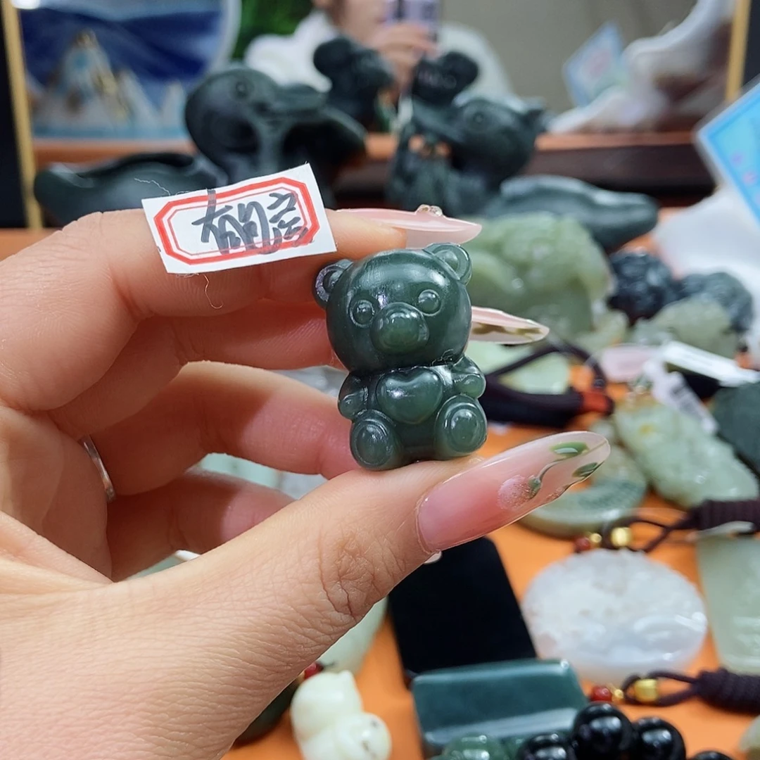 和田玉未镶嵌颈饰扶***里