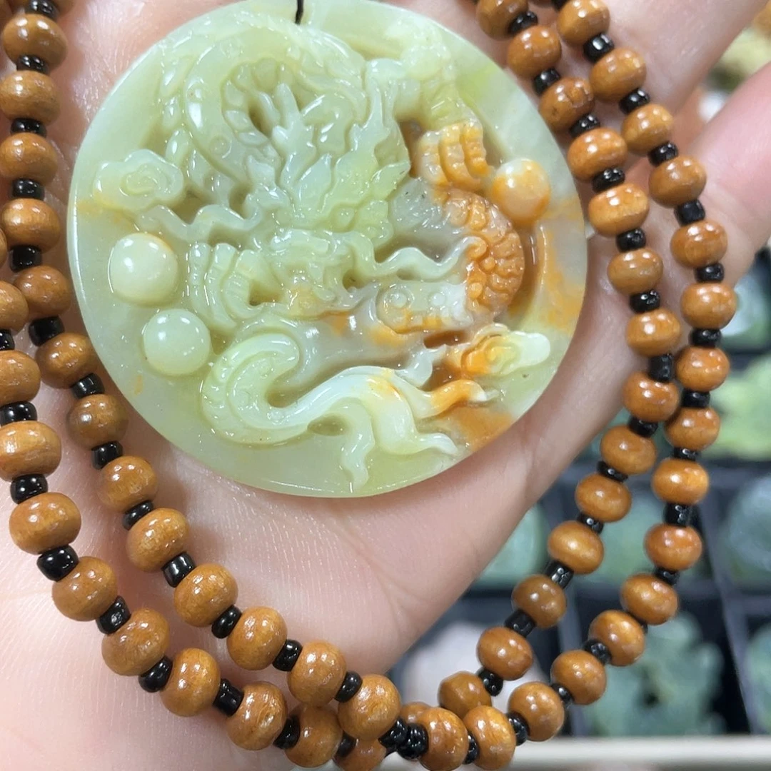 蛇纹石玉颈饰未镶嵌