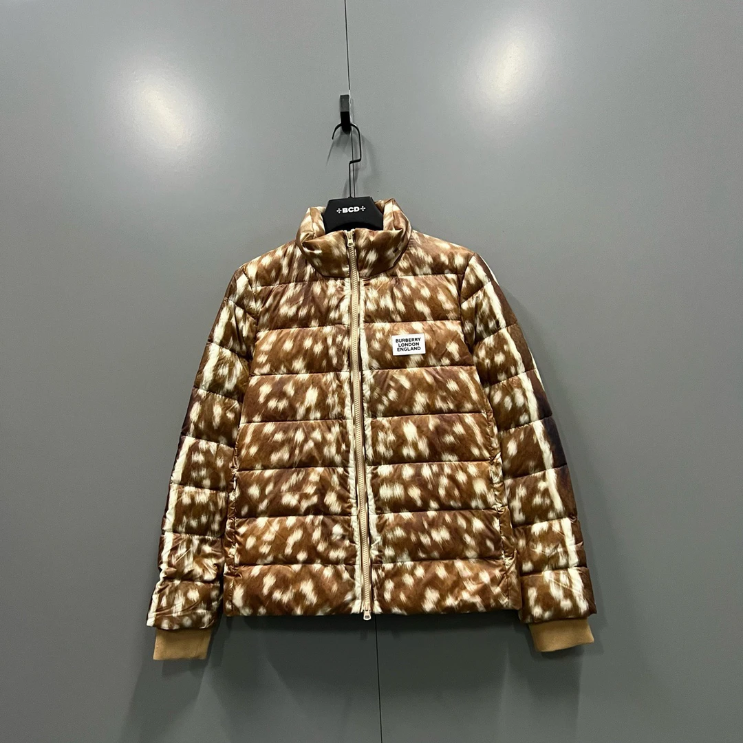 未使用 BURBERRY/博柏利 zt4 鹿纹徽标logo羽绒服 S码/206012
