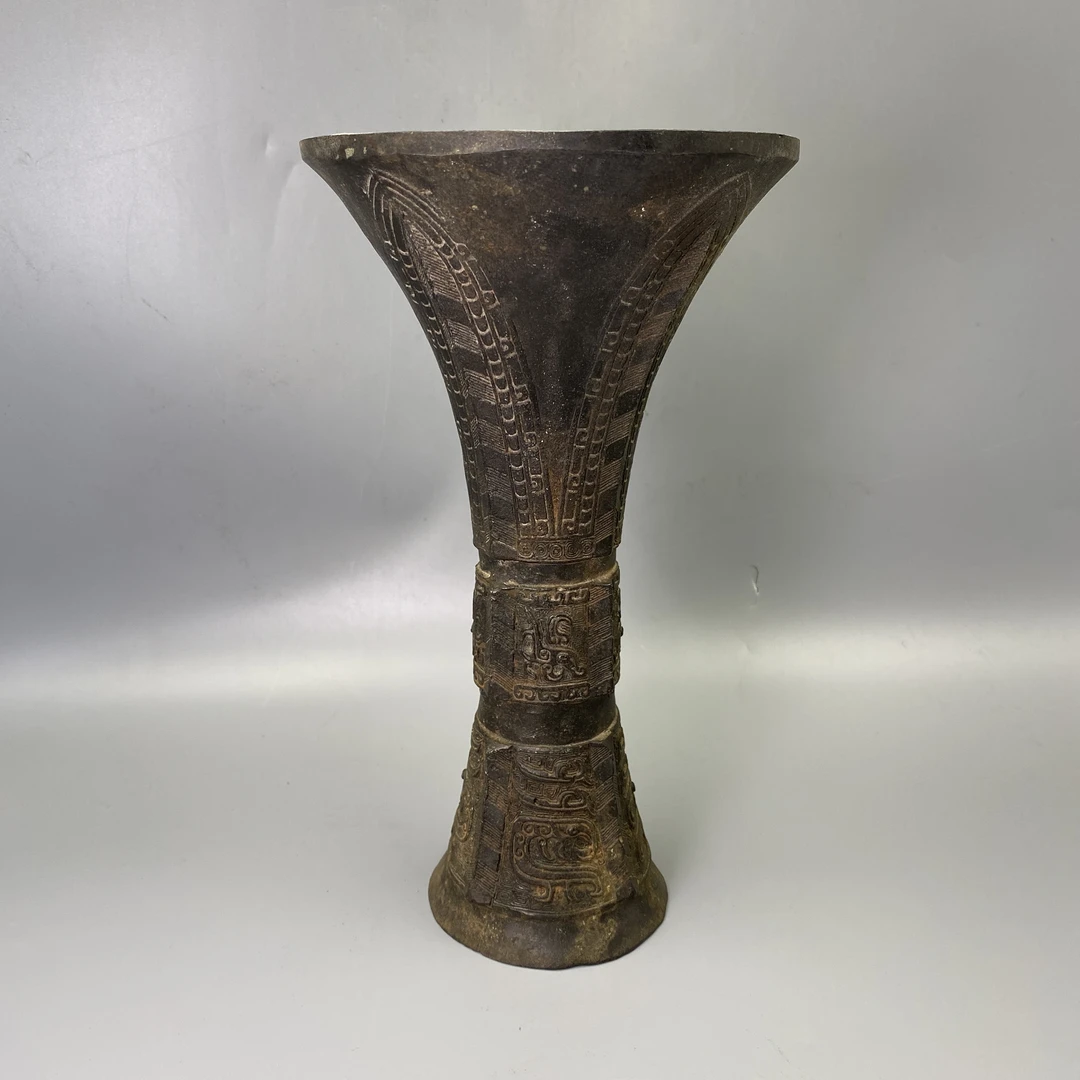 晚清民国时期铜质蕉叶兽面纹花觚益合/2501-195