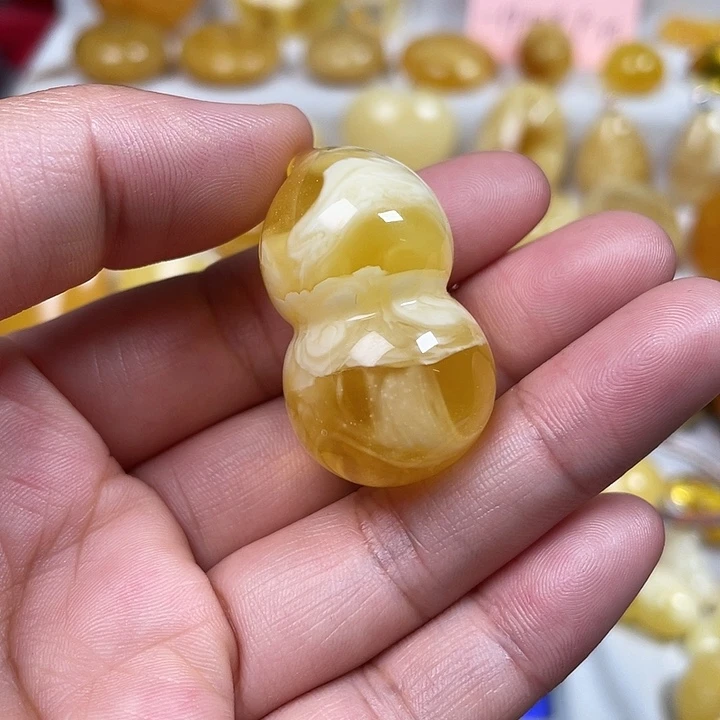 蜜蜡未镶嵌颈饰白花溶洞葫芦