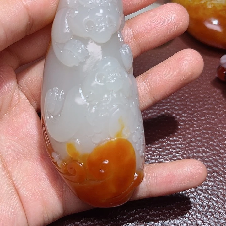 S***H和田玉未镶嵌颈饰